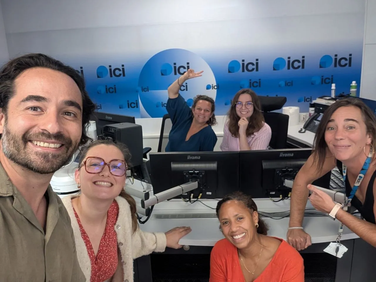 L'équipe Ressources accueille un don de matériel informatique sur un point de collecte du territoire landais